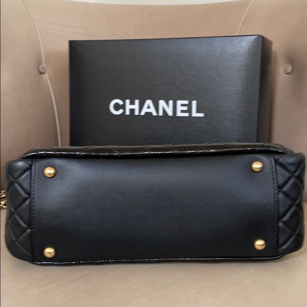 Chanel Black Shoulder Bag - Picture 8 of 13
